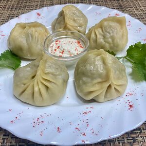 Манты с говядиной со сметаной