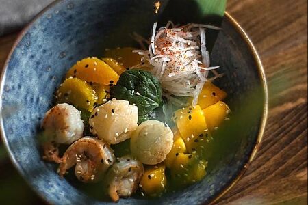 Поке с гребешком и креветкой