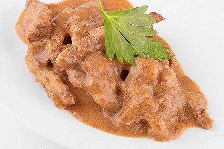 Бефстроганов в сливочном соусе