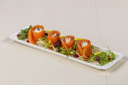 Рулетики из семги с сыром