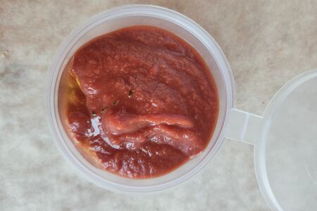 Красный фирменный