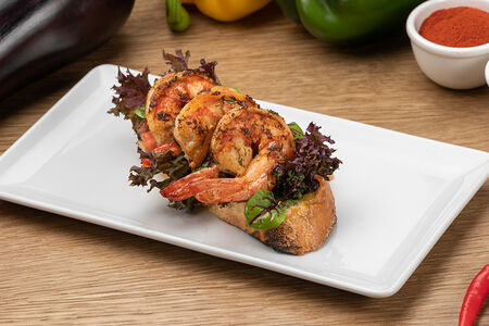 Брускетта с тигровыми креветками