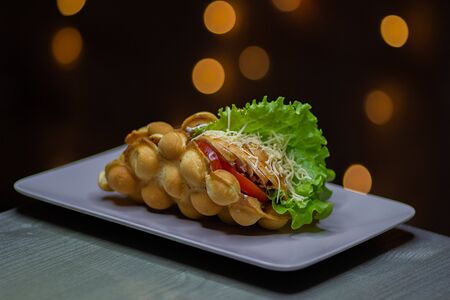 Цезарь вафля, фри, соус