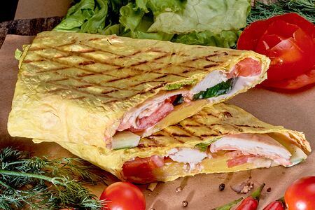 Шаурма в сырном лаваше