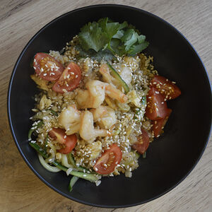 Пад тай с креветками на рисе