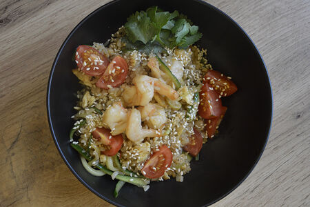 Пад тай с креветками на рисе