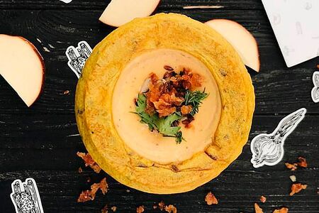 Сырный крем-суп с кедровыми орешками