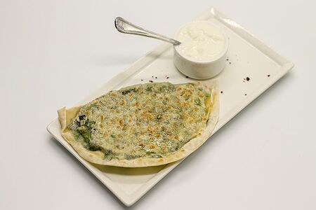 Кутаб с зеленью и мацони