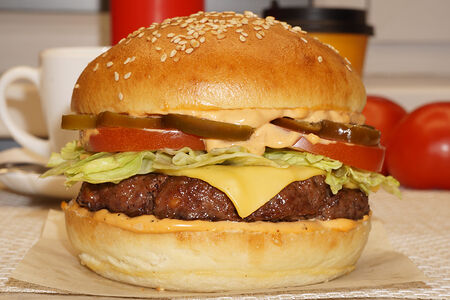 Биг Тейси Острый Чизбургер