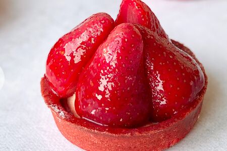 Тарталетка с клубникой