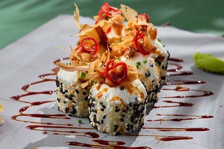 Опаленный с угрем и соусом унаги