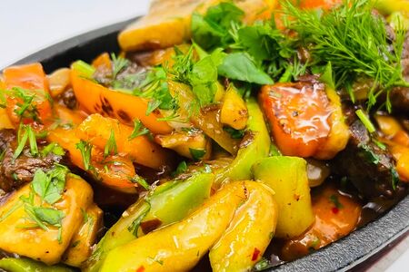 Горячая сковородка с судаком