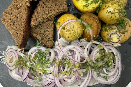 Селёдочка слабосолёная