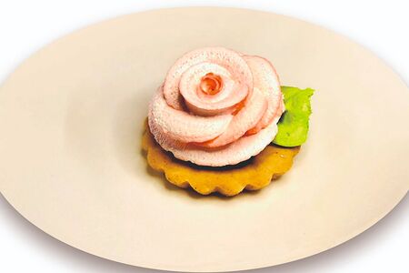 Корзиночка с белковым кремом