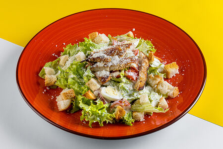 Салат Цезарь с курицей