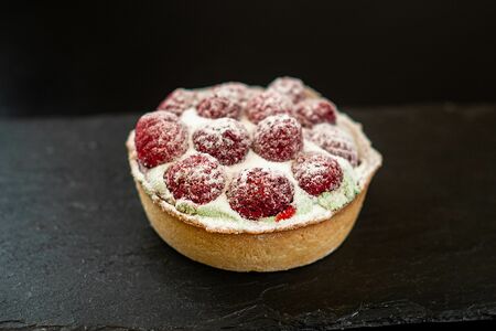 Тарталетка ягодная с малиной