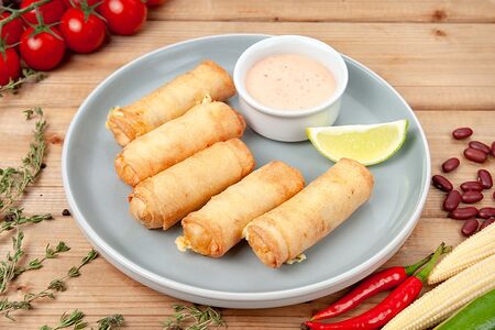 Сырный ролл с халапенью