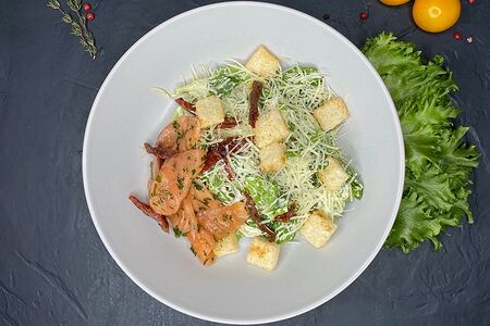 Салат Цезарь с лососем