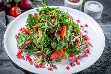 Теплый салат из ягненка