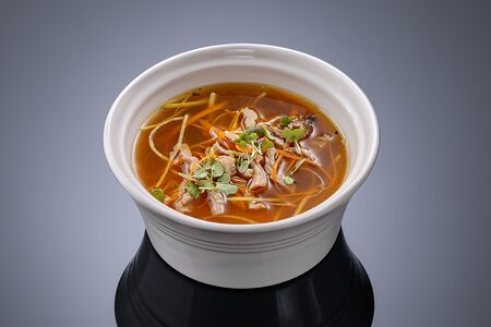 Утиный бульон с овощным жюльеном