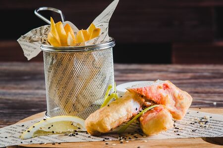 Снежный краб в темпуре с картофелем фри