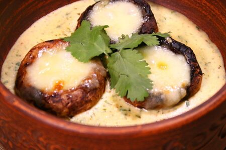 Шампиньоны запеченные Замтарши