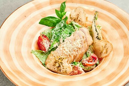 Салат Цезарь с куриным филе