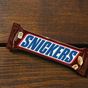 Шоколадный батончик Snikers