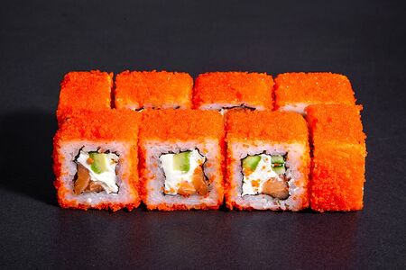 Ролл Калифорния с лососем