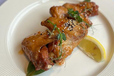 Крылышки в азиатском соусе с кунжутом