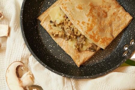 Блин с картофелем и грибами