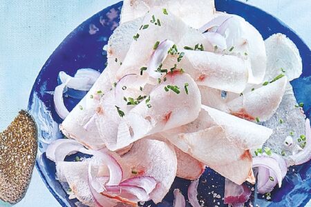 Строганина из муксуна с бородинскими тостами