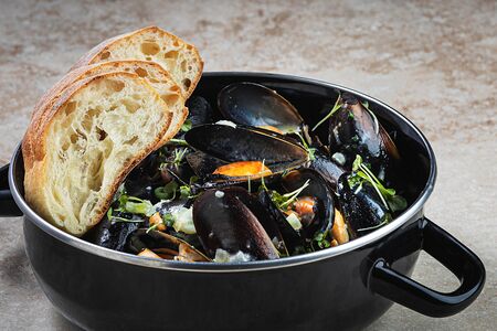 Мидии в соусе том ям