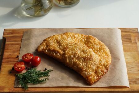 Чебурек восточный с сыром и ветчиной