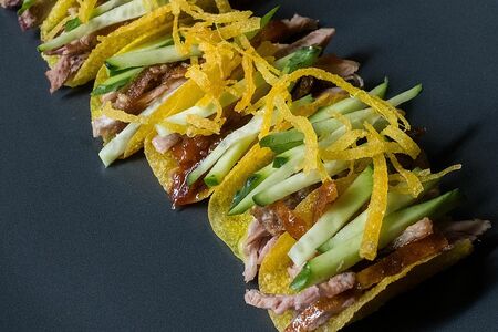 Мини-такос с пекинской уткой