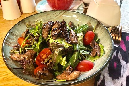 Салат с куриной печенью