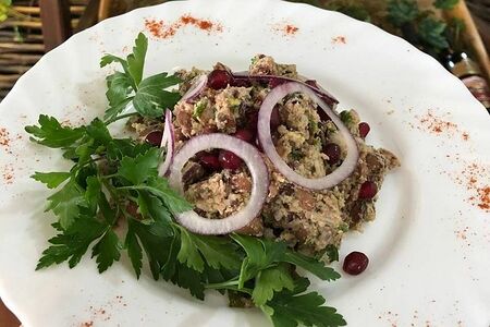 Лобио красное с орехами