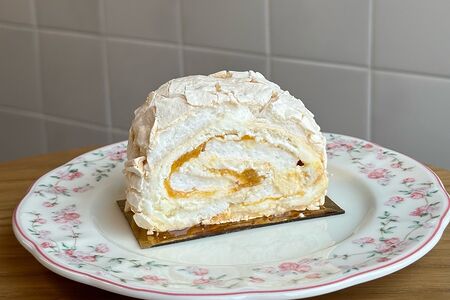 Меренговый рулет с манго