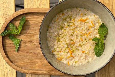 Овсяная каша с мятой и лаймом
