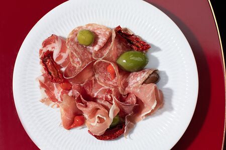 Итальянские мясные деликатесы