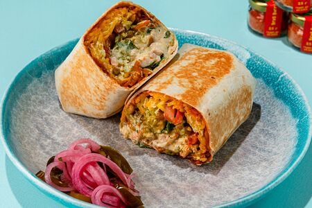 Биг буррито с цыплёнком и гуакамоле