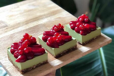 Пирожное Матча и малина