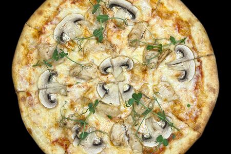 Пицца с куриным филе и грибами