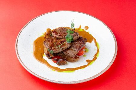 Говяжьи медальоны с овощами