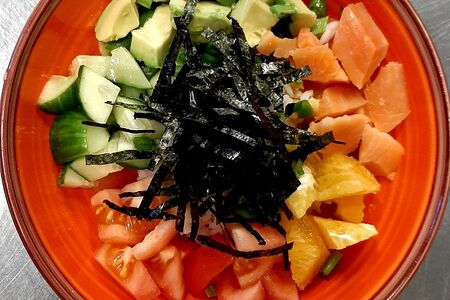 Поке со слабосоленым лососем