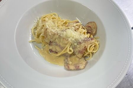 Спагетти в традиционном соусе карбонара