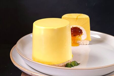 Пирожное Манго-маракуйя