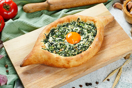 Хачапури по-аджарски со шпинатом