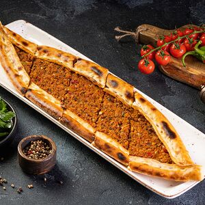 Пиде с фаршем из мраморной говядины