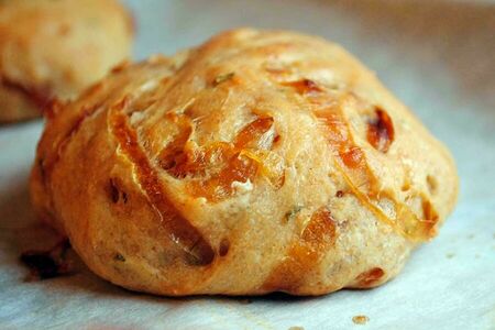 Булочка с луком